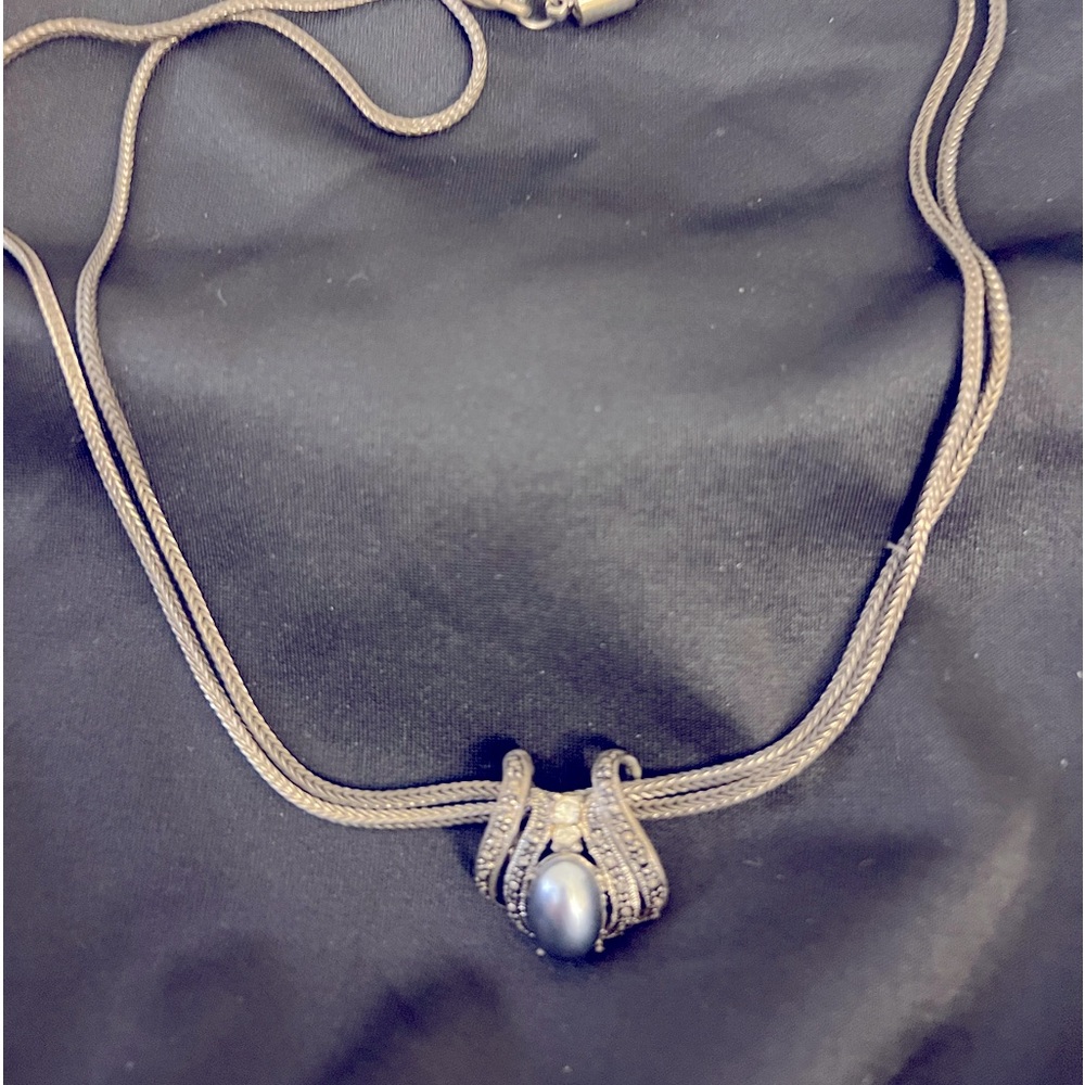 Gorgeous retro necklace with a beautiful blue stone